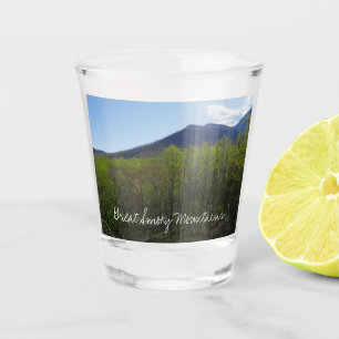 Vaso De Chupito Montañas humeantes en primavera