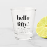 Vaso De Chupito Negrita Black and White Modern 50th Birthday Perso<br><div class="desc">Tipografía audaz Cristal de disparo Personalizado de color negro y blanco moderno 50 cumpleaños</div>