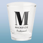 Vaso De Chupito Nombre del Monograma de la dama de honor<br><div class="desc">Diseño de nombres de monograma minimalistas de tipografía moderna que se puede cambiar para personalizar. Perfecto para agradecer a su dama de honor toda su ayuda y apoyo para hacer que su boda sea asombroso.</div>