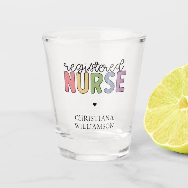 Vaso De Chupito Nombre personalizado de la enfermera registrada RN (Anverso)