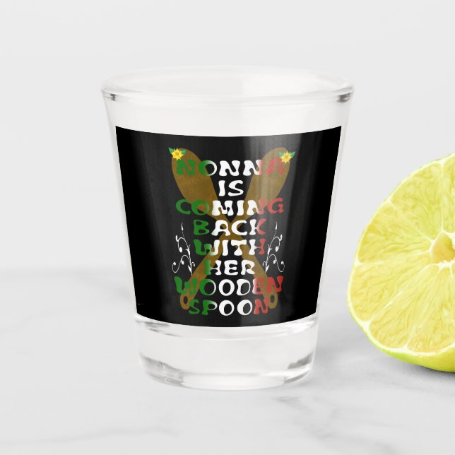 Vaso De Chupito Nonna Vuelve Con Su Cuchara De Madera (Anverso)