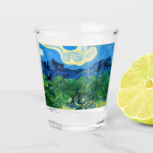 Vaso De Chupito Olivos Van Gogh en un paisaje montañoso