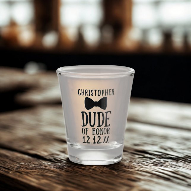 Vaso de chupito para el hombre de honor en una div (A shot glass for any member of your wedding party who deserves to be the Dude of Honor.)