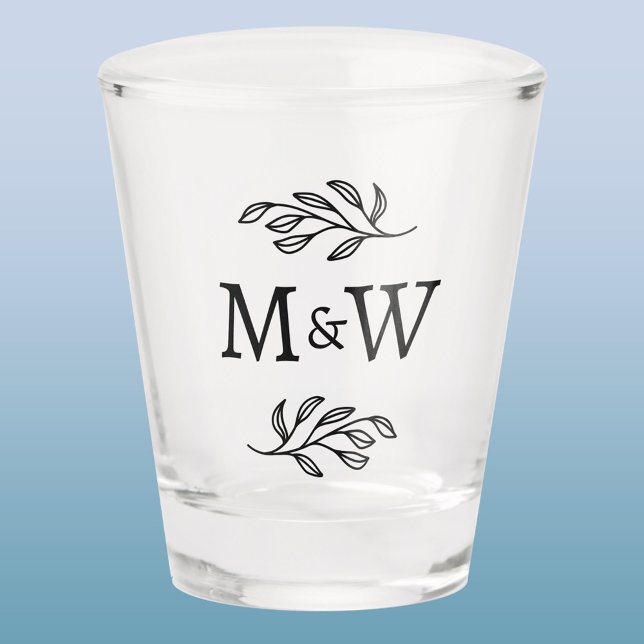 Vaso De Chupito Pareja boda Monograma Elegante Hoja Botánica (Modern wedding couple monogram initials botanical leaf design shot glass)