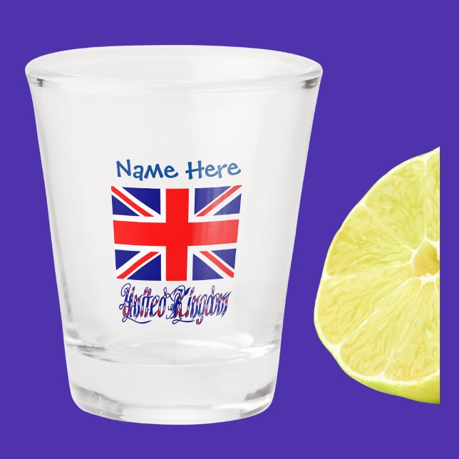 Vaso De Chupito Personalización azul de la bandera británica del R (Shot glass has the British flag with words UNITED KINGDOM below in flag colors. Add a name above.)