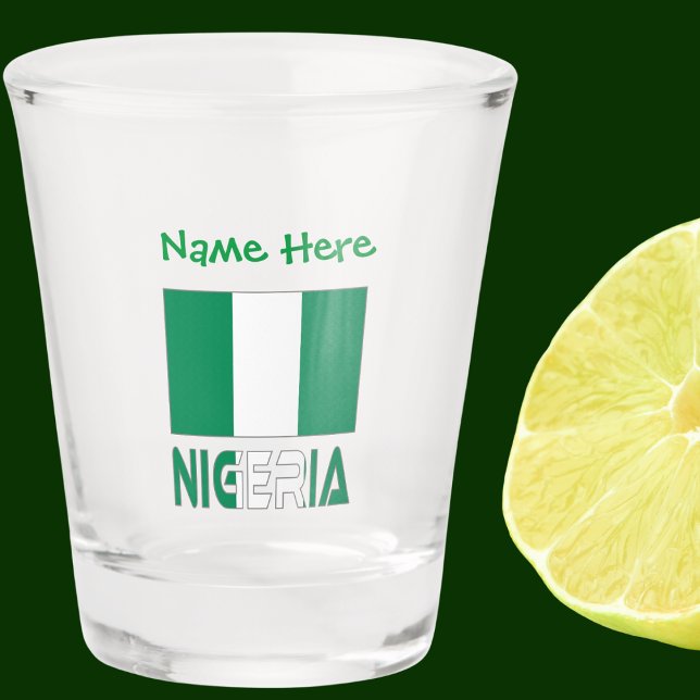 Vaso De Chupito Personalización verde de la bandera nigeriana (Nigerian flag on a shot glass with the word NIGERIA below in flag colors. Add a name above.)