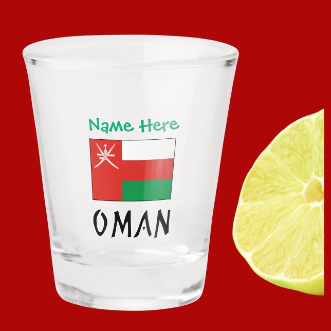 Vaso De Chupito Personalización verde de la bandera omaní (Omani Flag on shot glass has word OMAN below in black text. Above add a name in green letters.)