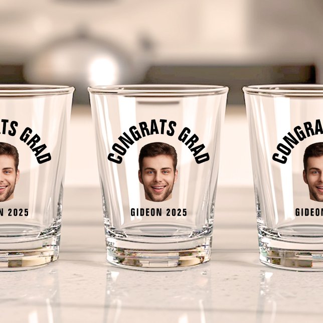 Vaso De Chupito Personalizado Fiesta graduado TEXTO Graduación de  (Three shot glasses feature a smiling face with "Congrats Grad" in black above and "Gideon 2025")