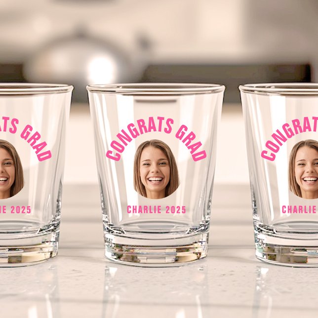 Vaso De Chupito Personalizado Fiesta graduado TEXTO Graduación de  (Three shot glasses feature a smiling face with "Congrats Grad" in pink above and "Charlie 2025" )