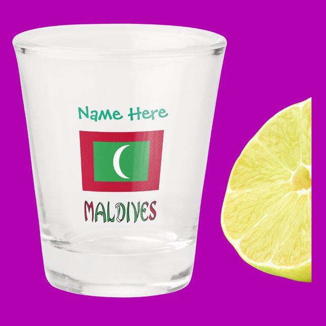 Vaso De Chupito Personalizan la bandera maldiva de Maldivas (Shot glass with the Maldivian flag and the word MALDIVES below. Add a name above.)