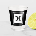 Vaso De Chupito Propuesta de Monograma Groomsman o Mejor Hombre<br><div class="desc">Dale a tus padrinos o al mejor hombre un vaso monogramado para recordar tu día especial</div>