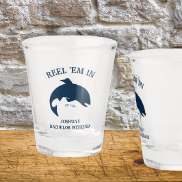 Vaso De Chupito Reel ’Em En La Fiesta De Bachelor Pesquero
