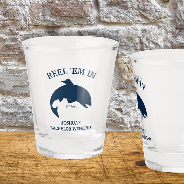 Vaso De Chupito Reel ’Em En La Fiesta De Bachelor Pesquero (Reel ’Em In Fishing Bachelor Party Shot Glass)