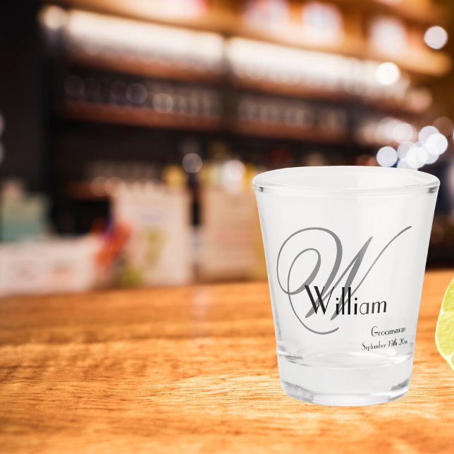 Vaso De Chupito Regalo Groomsman Monograma moderno Nombre Fecha Cu (Get him a  shot glass that will be treasured for years to come.)