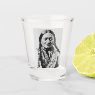 Vaso De Chupito Renuncia el Jefe de Lakota: Sentando el Fuerte Bul