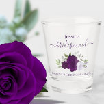 Vaso De Chupito Rosas del Boho morado Boda elegante de la dama de<br><div class="desc">Estas hermosas gafas de tiro son una manera divertida y reflexiva de agradecer a sus bodas damas de honor. Cuentan con un bonito diseño de moda boho con elegantes letras de guión y un grupo de rosas acuáticos pintados a mano en tonos de ciruela morada, lavanda, hojas de eucalipto y...</div>