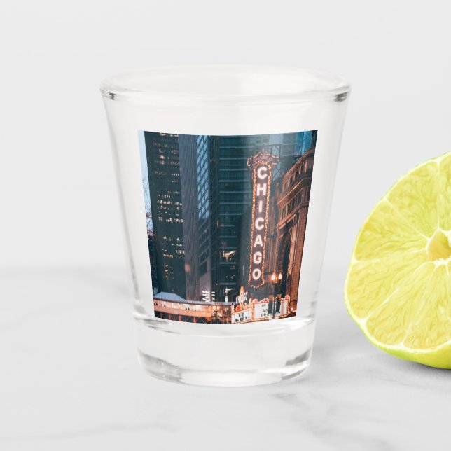 Vaso De Chupito Rótulo Neon de Chicago de noche (Anverso)