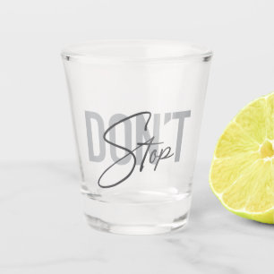 Vaso De Chupito Sencillo, moderno, fresco, de diseño urbano.