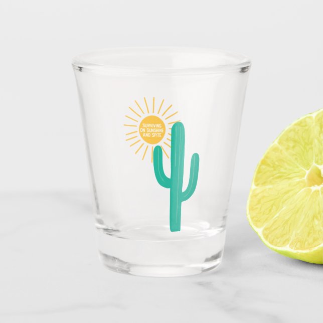 Vaso De Chupito Sobrevivir al sol y al espiar (Anverso)