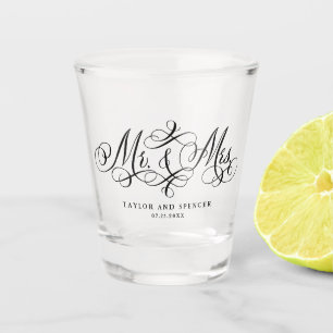 Vaso De Chupito Sr. y señora Script Flourish en la boda negra