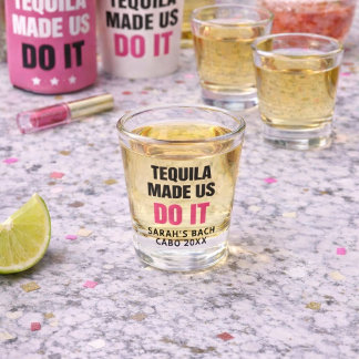 Vaso De Chupito Tequila Made Us Do It | Bride Squad Drinking