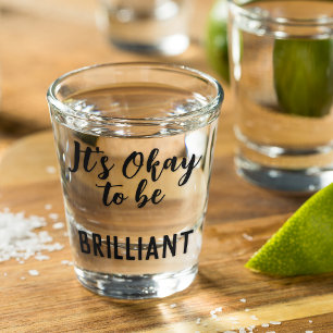 Vaso De Chupito Texto de cita negra Está Bien Ser Brillante