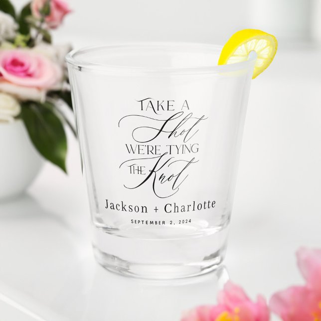 Vaso De Chupito Toma un disparo Estamos atando el nudo para salvar (Take A Shot We're Tying The Knot Save the Date Shot Glass)