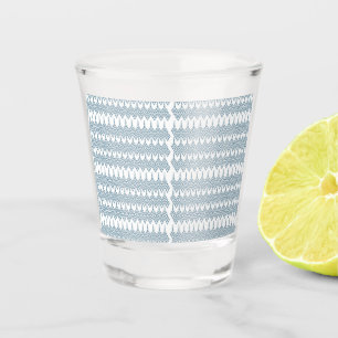 Vaso De Chupito un patrón azul y blanco con fondo blanco