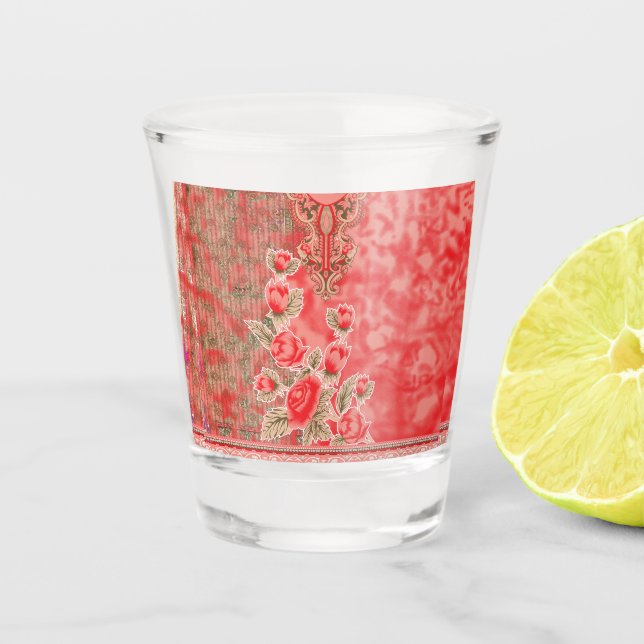 Vaso De Chupito una bufanda roja con flores sobre ella (Anverso)