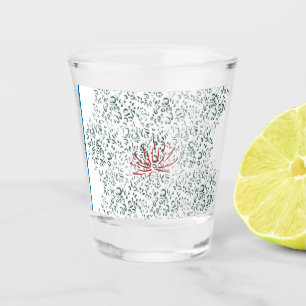Vaso De Chupito una flor roja sobre un fondo negro