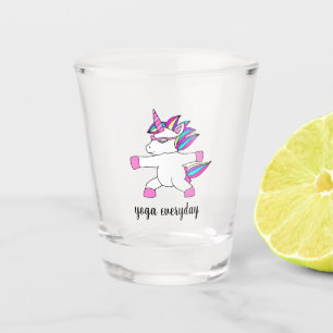 Vaso De Chupito Unicornio lindo practicando yoga
