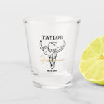 Vaso De Chupito Vaqueros de la vieja frontera occidental personali<br><div class="desc">Regalos personalizados para los padrinos con tema de vaquero del oeste. Decorada con gorra de vaquero con letra occidental vintage. El texto y el color de fondo son editables utilizando la herramienta de diseño para que se ajuste a su ocasión. Obtén este regalo de personalizar para boda, despedida de soltero,...</div>