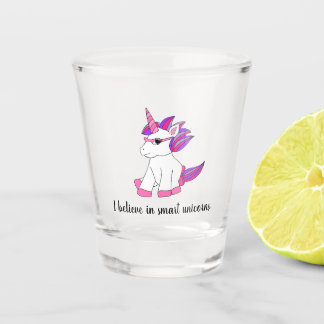 Vaso De Chupito Vidrio con unicornio lindo con lentes rosas