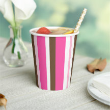 Vaso de papel marrón y rosa con rayas