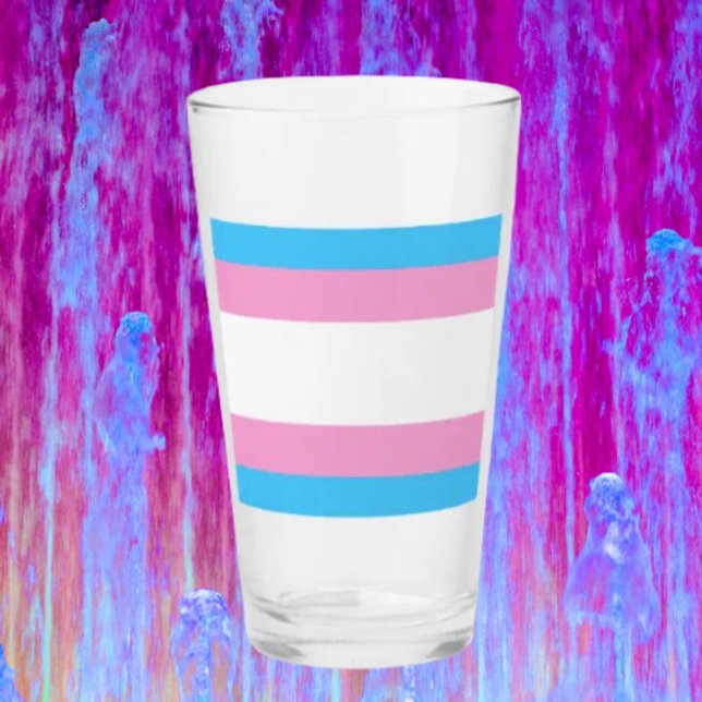 Vaso de pinta con orgullo trans: Bebe con orgullo (Subido por el creador)
