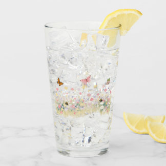 Vaso de vidrio de prado de verano para tus bebidas