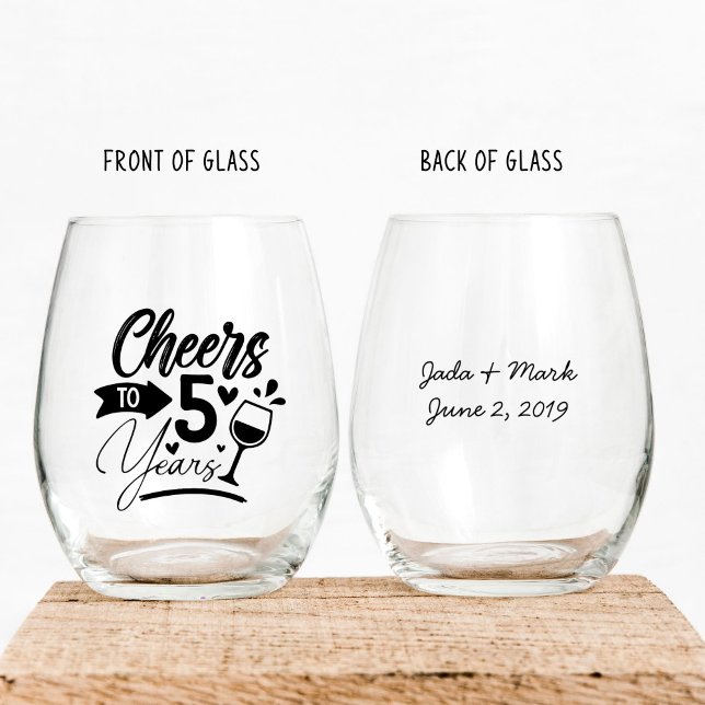 Vaso De Vino 5.º Aniversario Boda Celebración elegante (stemless wine glass to celebrate 5th wedding anniversary customized with names and date)