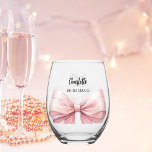 Vaso De Vino Arco rosa de la dama de honor<br><div class="desc">Decorada con una proa de color rosa chillón. Personalice y agregue el nombre de su dama de honor. Guión de estilo manuscrito negro.</div>