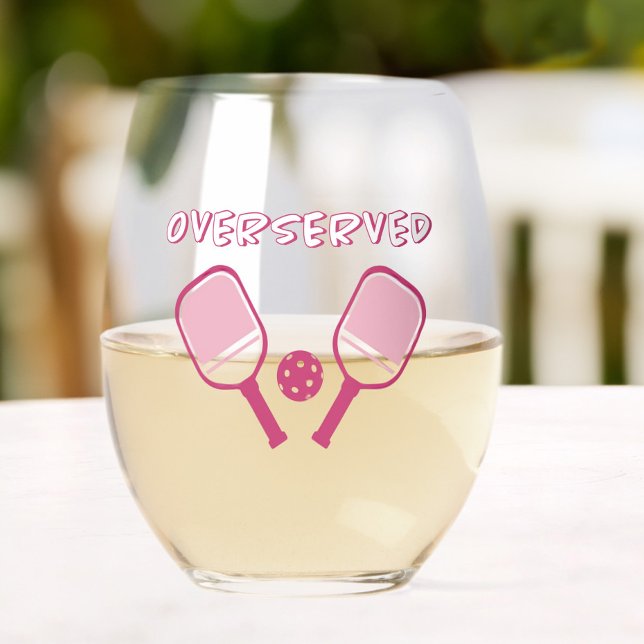Vaso De Vino Baloncesto Sobrevalorado Deporte Cutáneo Pun Rosa  (Pickleball Overserved Cute Sports Pun Pink Girly Stemless Wine Glass)