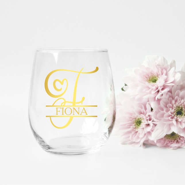 Vaso De Vino Carta de regalo de la dama de honor del Monograma, (stemless wine glass for a bridesmaid gift that has a gold split F monogram and customized with name)