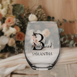 Vaso De Vino Carta floral de dama de honor Boda de fiesta de no<br><div class="desc">Vidrio para personalizar tu dama de honor como regalo de agradecimiento o para utilizarla en tu fiesta de soltera, cena de ensayo, recepción, etc. La dama de honor está escrita a mano y con letras neutras de flores de boho. También puede añadir el nombre de la novia y el novio...</div>
