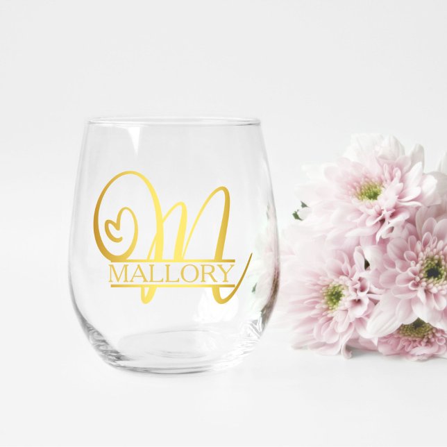 Vaso De Vino Carta M Monograma regalo de dama de honor, elegant (stemless wine glass for a bridesmaid gift that has a gold split M monogram and customized with name)