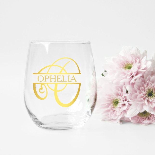 Vaso De Vino Carta O Regalo de la dama de honor del Monograma,  (stemless wine glass for a bridesmaid gift that has a gold split O monogram and customized with name)