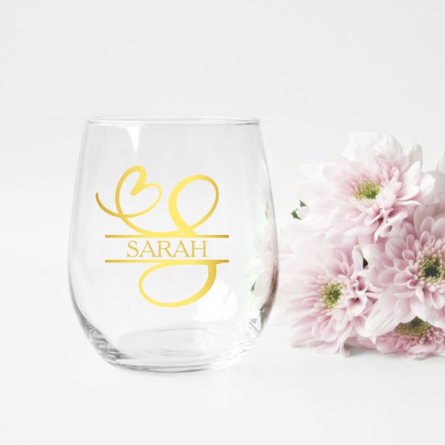 Vaso De Vino Carta S Monograma regalo de dama de honor, elegant (stemless wine glass for a bridesmaid gift that has a gold split S monogram and customized with name)