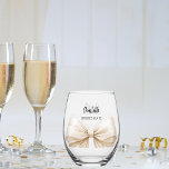 Vaso De Vino Crema beige de la dama de honor<br><div class="desc">Decorada con un arco beige y crema ondulados. Personalice y agregue el nombre de su dama de honor. Guión de estilo manuscrito negro.</div>