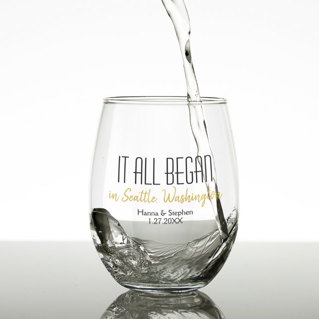 Vaso De Vino Donde todo comenzó la ciudad natal de recién casad (Where it All Began Newlywed Couple Home Town Stemless Wine Glass)