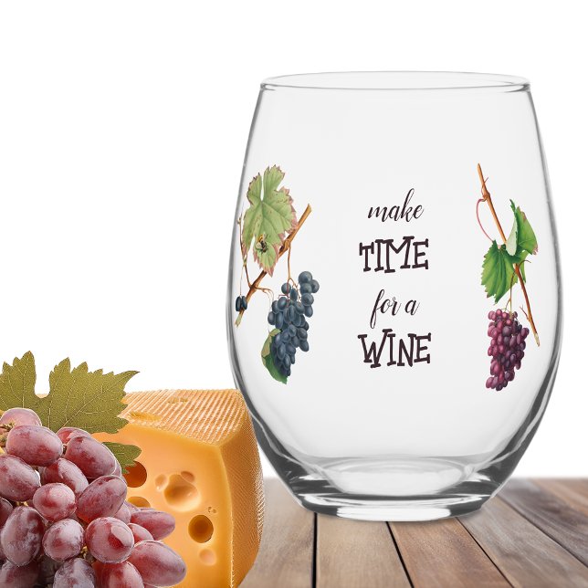 Vaso De Vino Elegante y gracioso hacer tiempo para un vino (Subido por el creador)