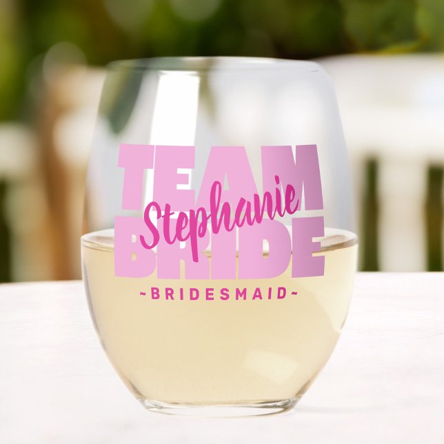 Vaso De Vino Equipo rosa Novia Novia Nombre Boda Retro Guay (Pink Team Bride Bridesmaid Name Wedding Retro Cool Stemless Wine Glass)