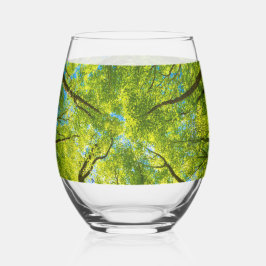 Vaso De Vino Mirando a través de hojas de árboles verdes