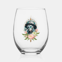 Mujer asombrosa con un impresionante maquillaje de